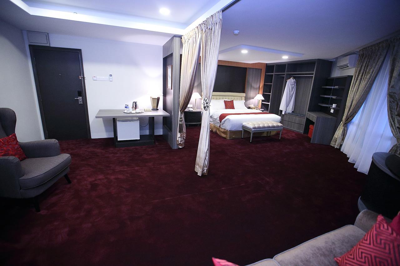 Al Khatiri Hotel Kubang Kerian Buitenkant foto
